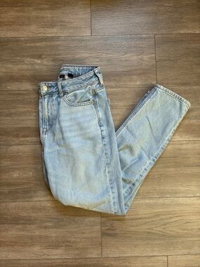 American Eagle Strigid Mom Jeans - 0 SHORT